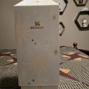 Stanley Starlight  Quencher 30 Oz New Inbox